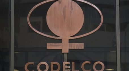 Codelco acusa a expresidente de la cuprífera de tráfico de influencias