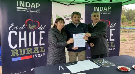 INDAP  y Consorcio Tecnológico de la Fruta de ASOEX firman acuerdo para impulsar a los productores de La Araucanía