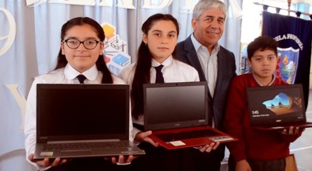 Lonquimay: 108 Alumnos reciben computadores y conexión a internet