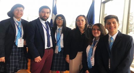 Colegio Santa Cruz de Loncoche se luce en final de torneo Delibera en el Congreso