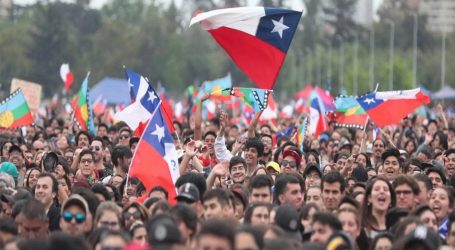 Estudio reveló que hay más orgullo por ser chileno que por Chile tras el estallido social