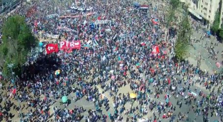 Calculan en 25.000 los asistentes a la marcha que desbordó la Plaza Baquedano este 18-O