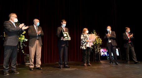 En su aniversario 140 Temuco reconoce a Elicura Chihuailaf como ciudadano ilustre y destaca a funcionarios de centros de salud