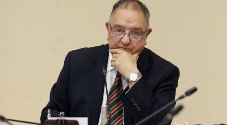 Senador Huenchumilla pide renuncia de Fuad Chahín y mesa directiva DC: apunta a una “derrota absoluta” del partido en elección de constituyentes y urge por mesa de unidad nacional