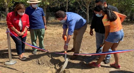 Instalan la primera piedra para construcción de moderna multicancha para sector Buta-Rincón en Lumaco
