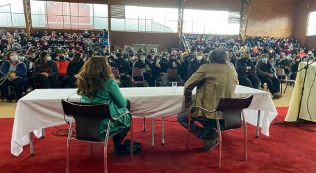 Vilcún celebra el mes del libro junto al reconocido escritor y periodista Carlos Pinto