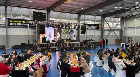 Karaoke de 300 personas mayores de Padre Las Casas coreó éxitos de Wildo y Horacio Saavedra