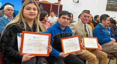 Temuco abre puerta a nuevos trabajos: 27 operadores se certifican en grúa horquilla